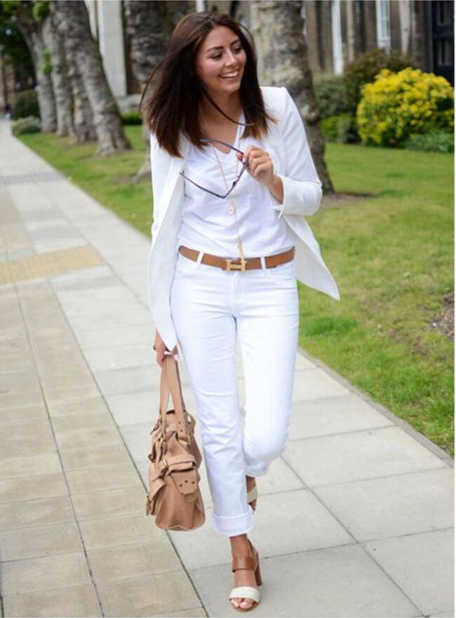 Modelo luciendo un espectacular outfit total white. | Difusión, 