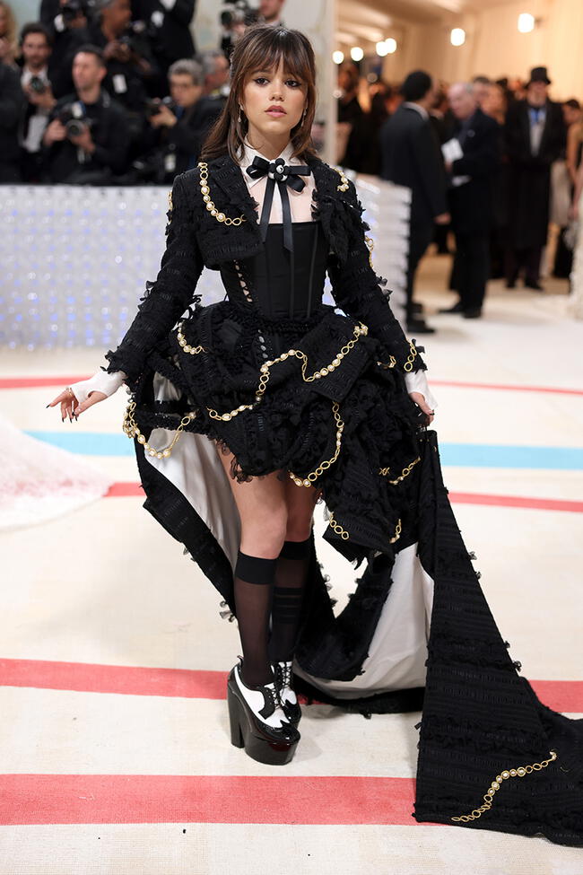 Jenna Ortega lució espectacular con vestido gótico en la Met Gala 2023. | Difusión.  