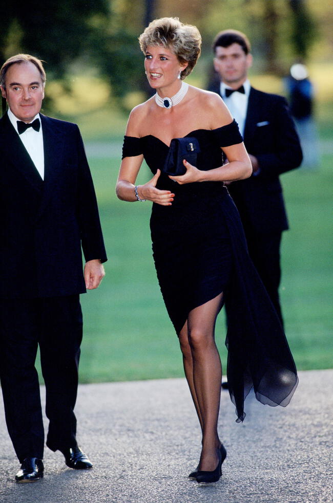 La princesa Diana luciendo un elegante 'vestido de la venganza'. | Difusión.  